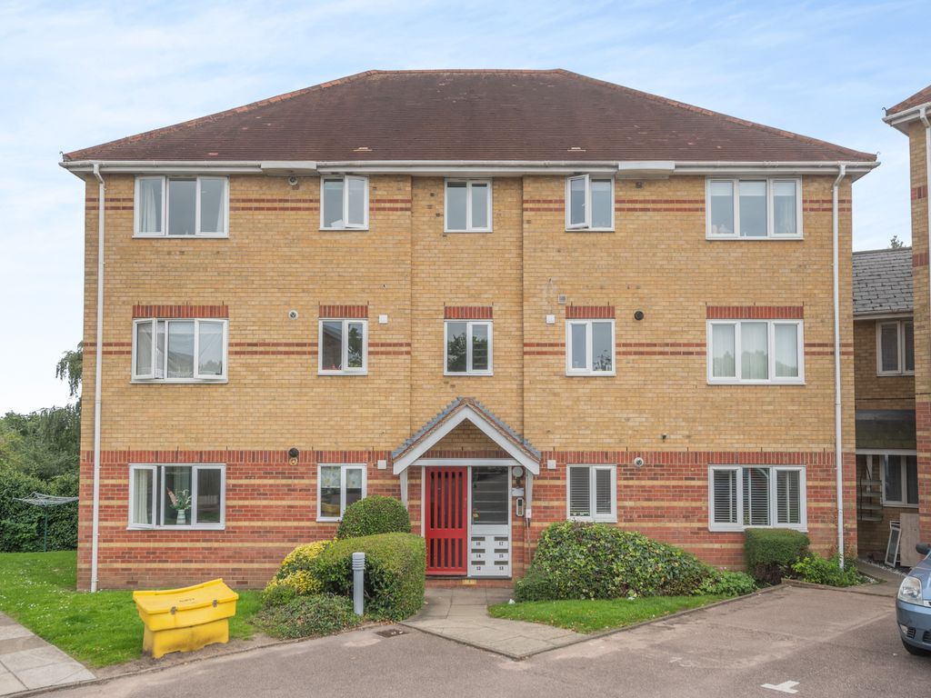 2 bed flat for sale in Parkland Court, Colchester, Essex CO1, £160,000