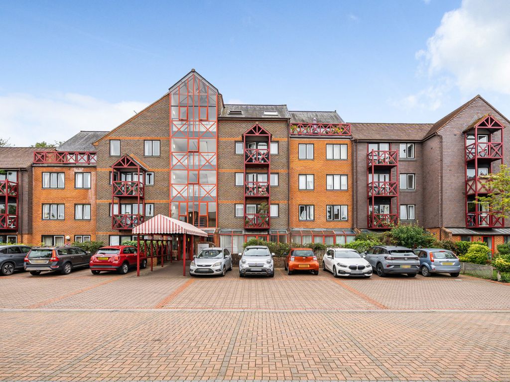 1 bed flat for sale in Guildford, Surrey GU2, £140,000