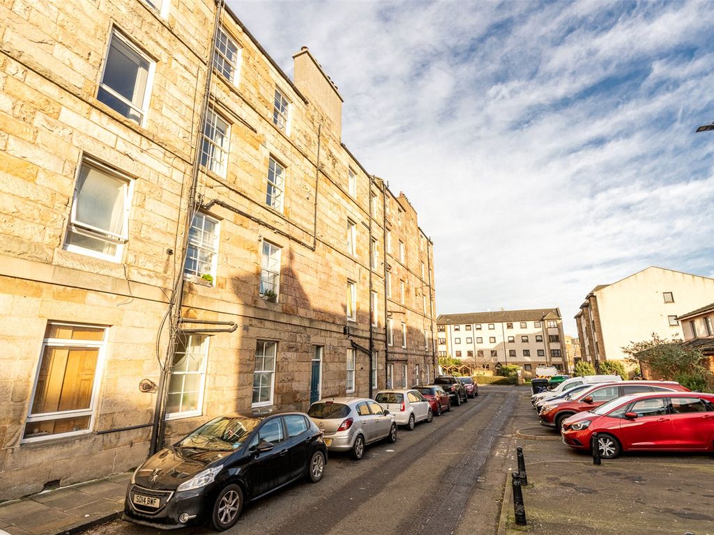 1 bed flat for sale in South Lorne Place, Edinburgh EH6, £155,000