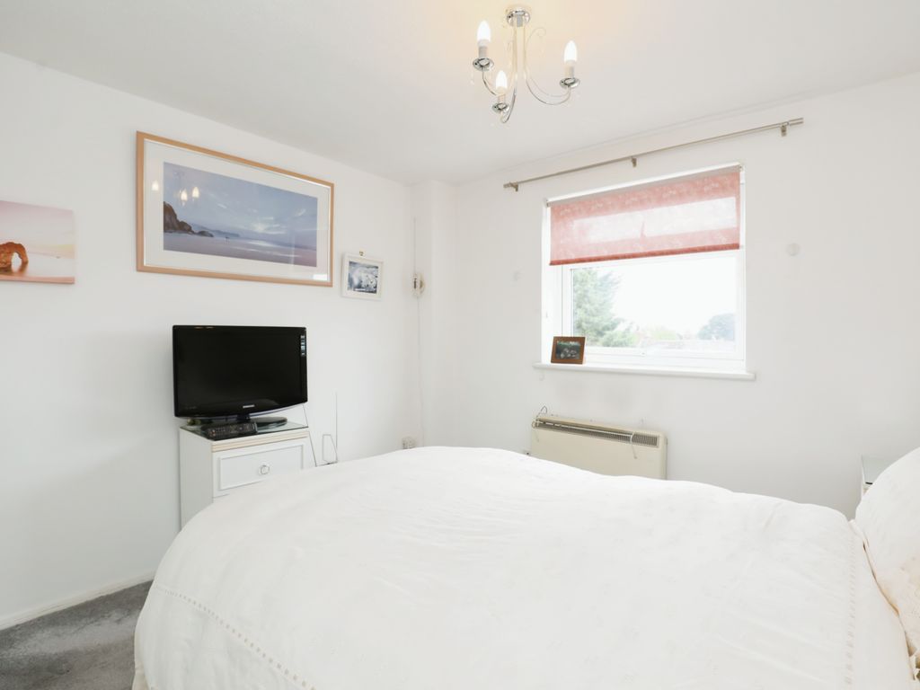 2 bed flat for sale in Clopton Road, Stratford-Upon-Avon CV37, £185,000