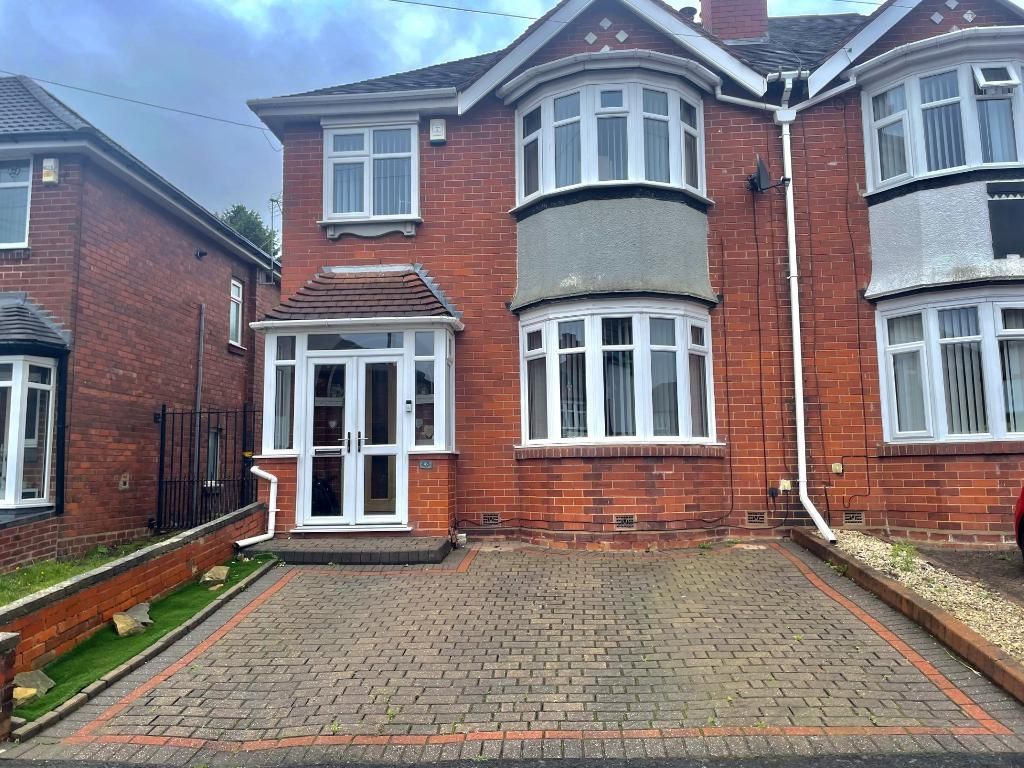 3 bed semi-detached house for sale in Arlington Road, West Bromwich B71, £275,000