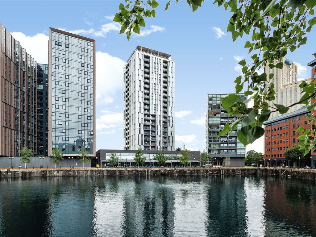 1 bed flat for sale in The Quays, Salford, Greater Manchester M50, £180,000