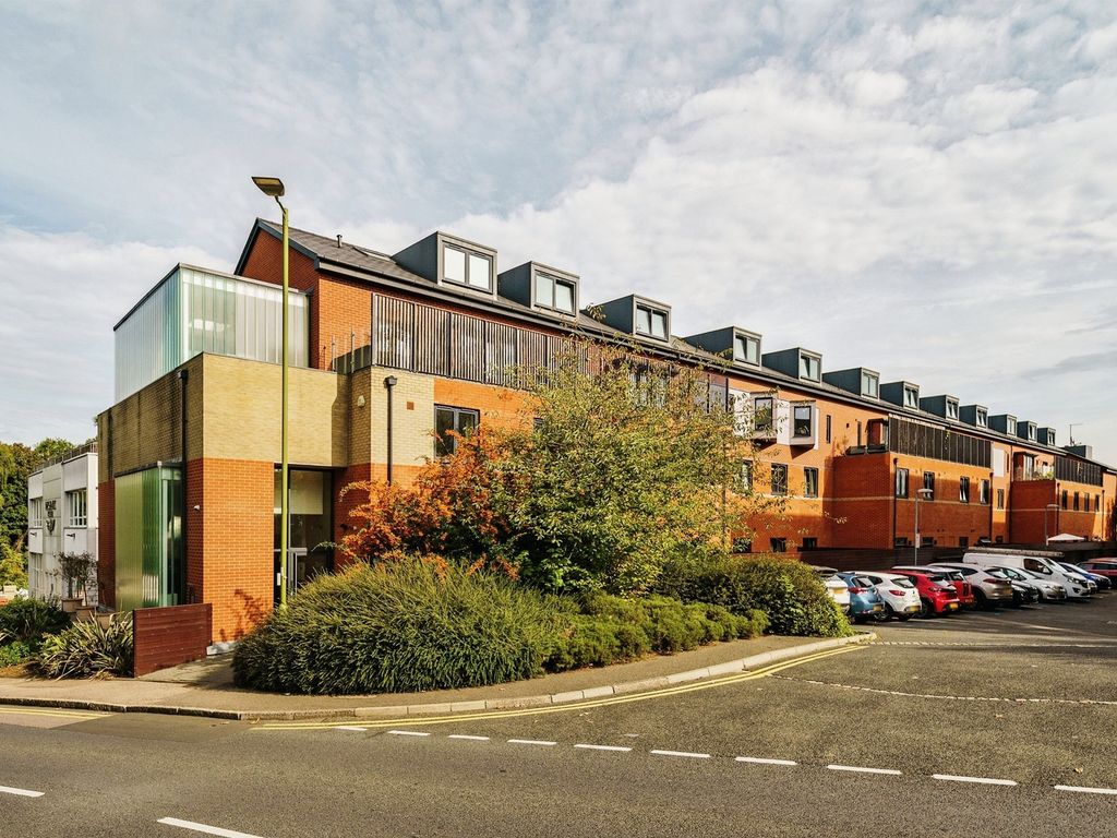 1 bed flat for sale in Camp Road, St.Albans AL1, £315,000