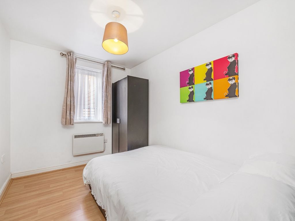 2 bed flat for sale in Stanley Close, London, Greater London SE9, £289,000