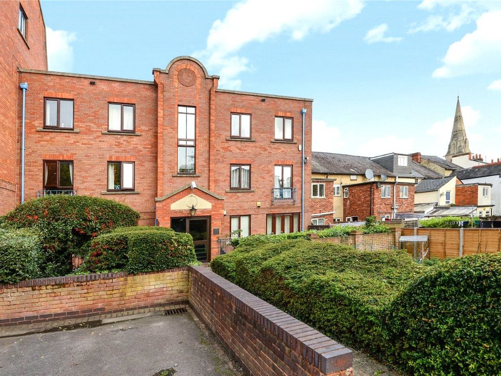 2 bed flat for sale in Greys Court, Sidmouth Street, Reading, Berkshire RG1, £220,000