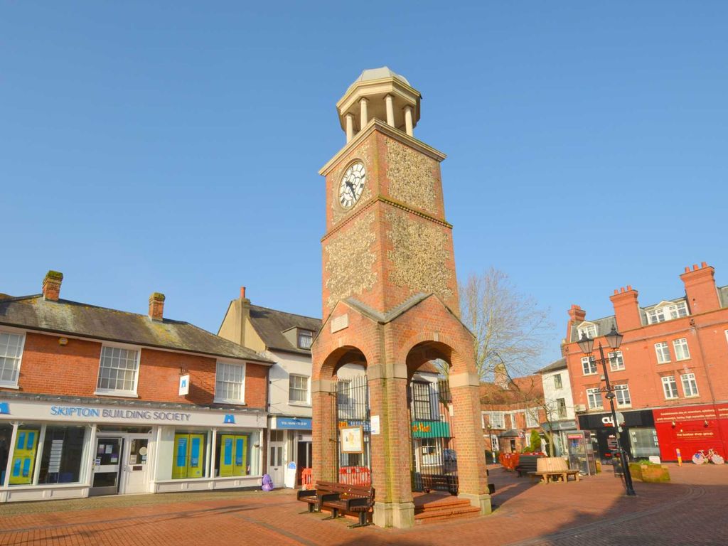 1 bed flat for sale in White Hill Court, Chesham HP5, £179,950