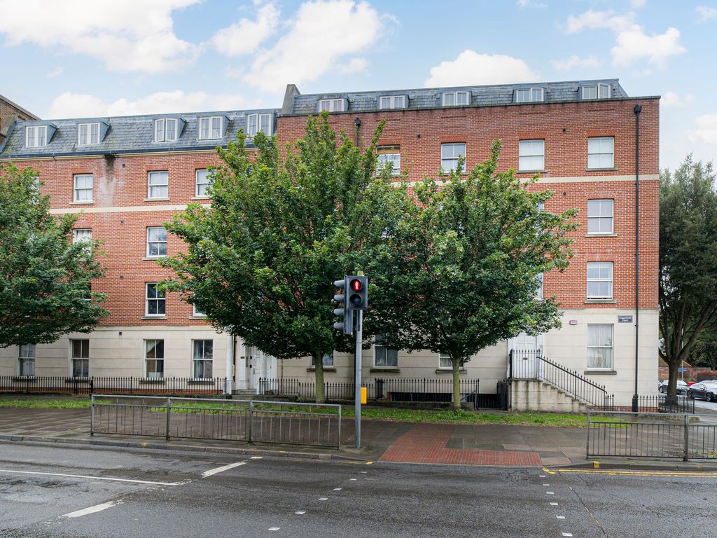 1 bed flat for sale in New Dover Road, Canterbury CT1, £180,000