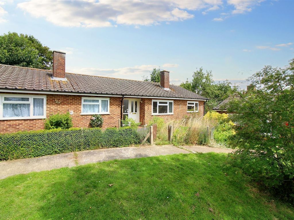 2 bed bungalow for sale in Willow Road, Great Horwood, Milton Keynes MK17, £250,000