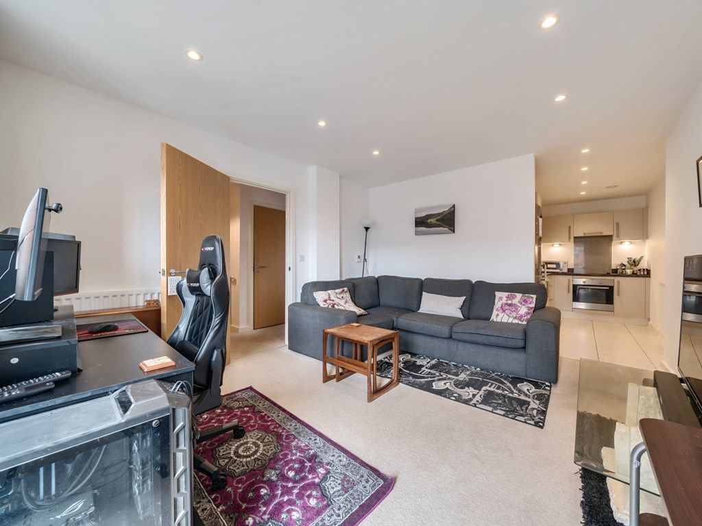1 bed flat for sale in Ringers Road, Bromley BR1, £280,000