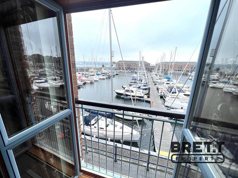 2 bed flat for sale in Nelson Quay, Milford Haven, Pembrokeshire. SA73, £130,000