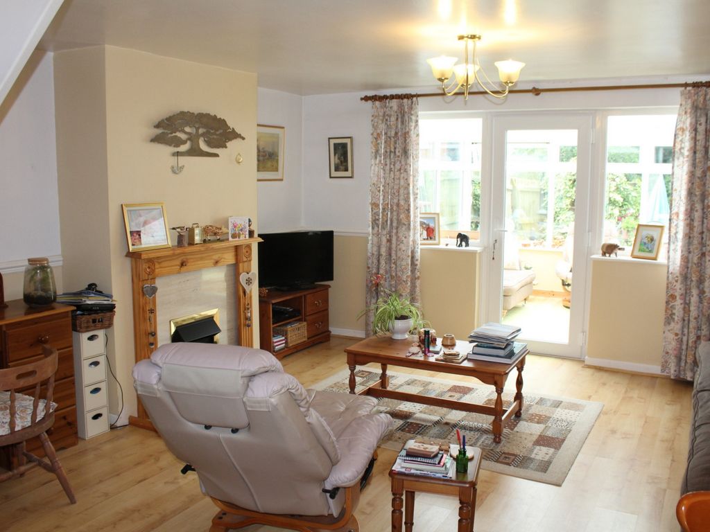 3 bed semi-detached house for sale in Swan Close, Burford WR15, £245,000