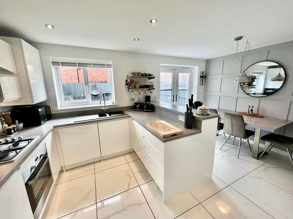 3 bed detached house for sale in Hewer Close, Swinton M27, £270,000