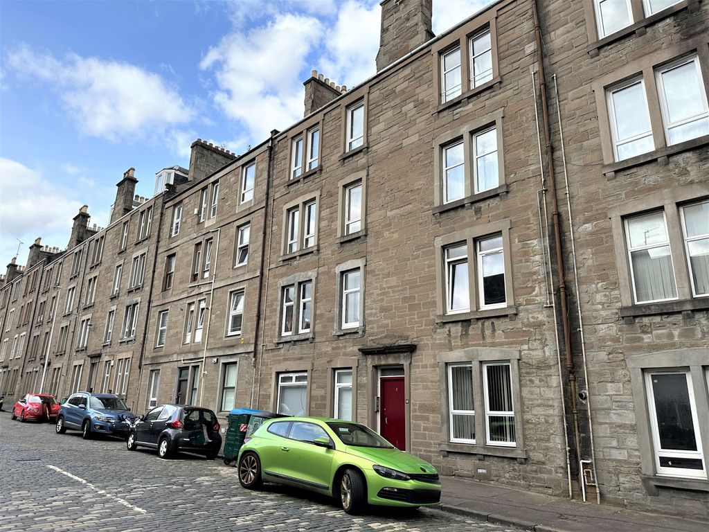 1 bed flat for sale in Morgan Street, Dundee DD4, £58,000