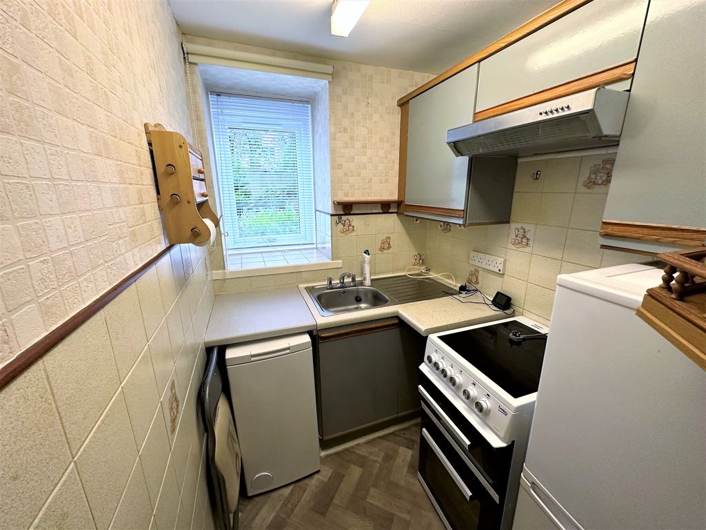 1 bed flat for sale in Morgan Street, Dundee DD4, £58,000