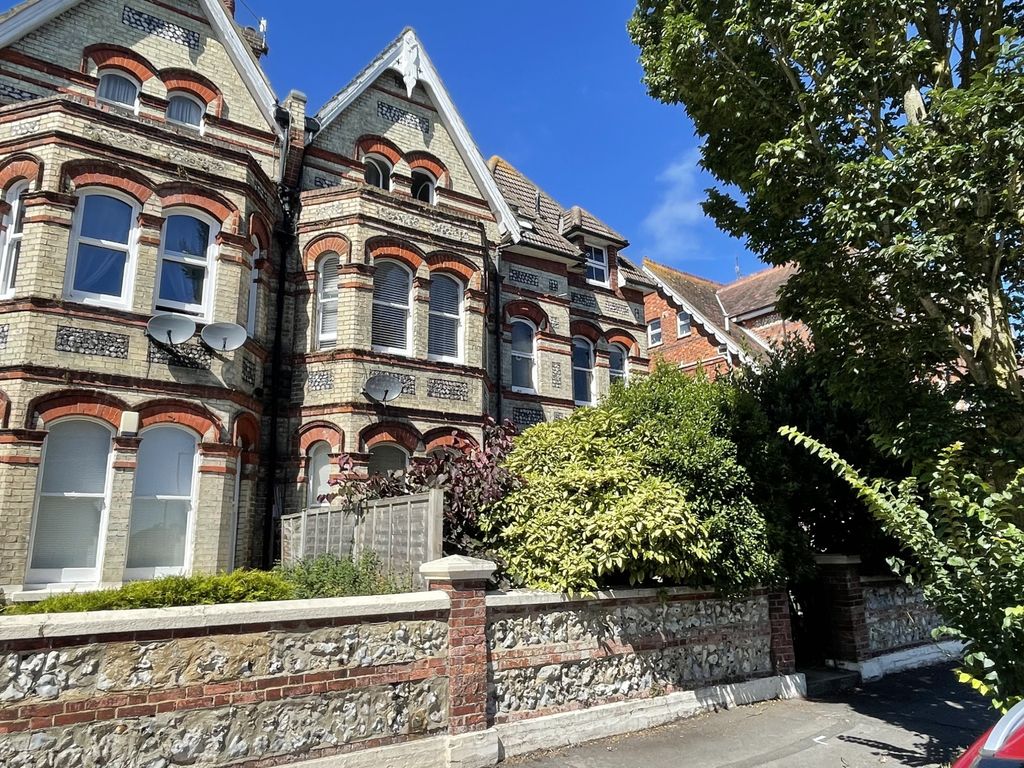 1 bed flat for sale in Enys Road, Eastbourne BN21, £200,000