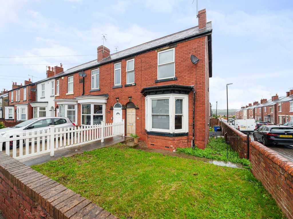 3 bed semi-detached house for sale in Hasland Road, Chesterfield S41, £185,000