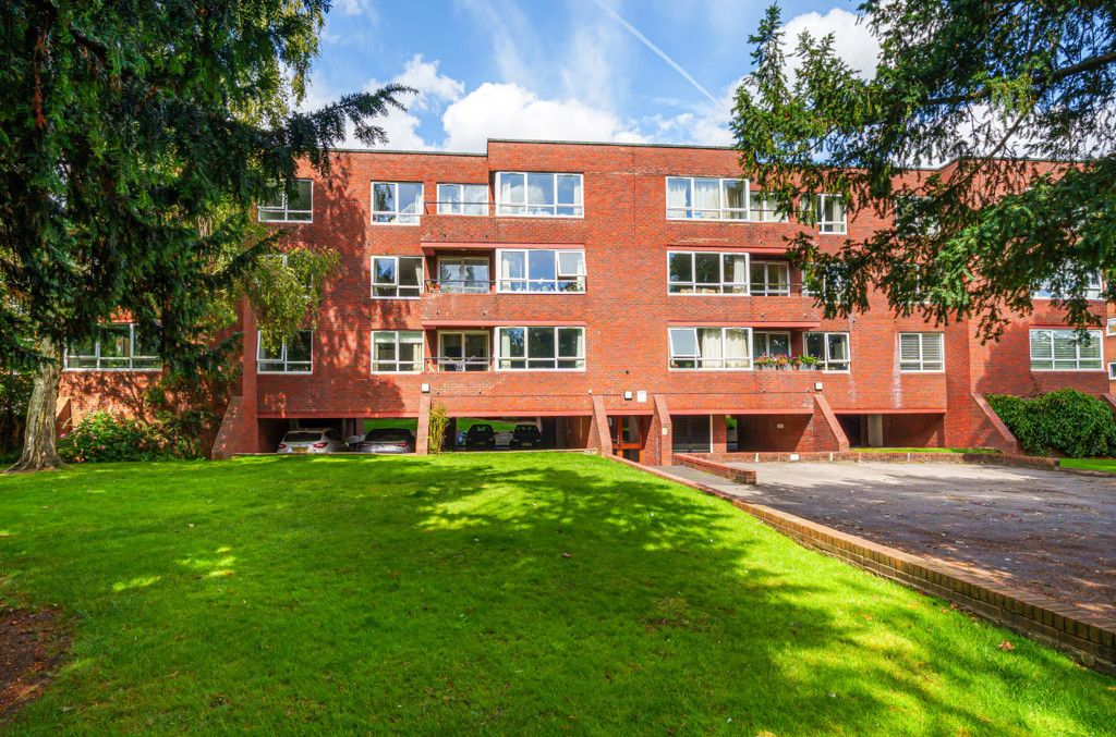 2 bed flat for sale in Osborne Road, Windsor, Berkshire SL4, £325,000