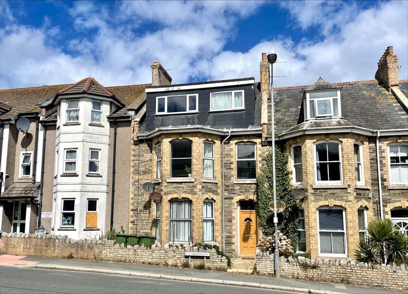 2 bed flat for sale in Mount Wise, Newquay TR7, £195,000