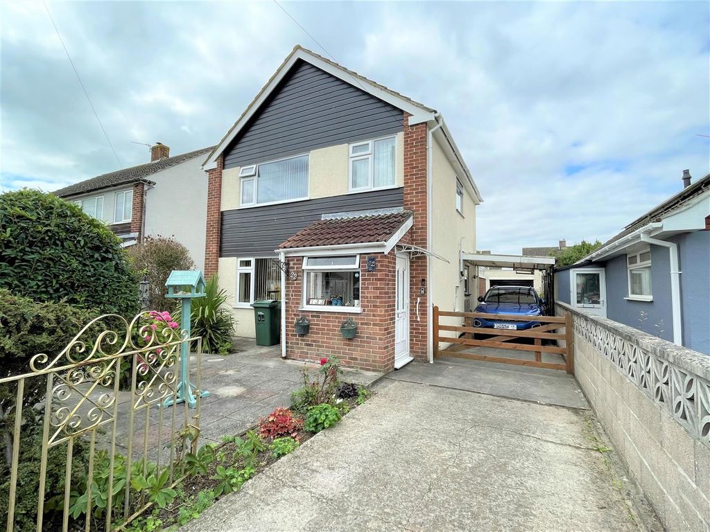 3 bed detached house for sale in Farndale Road, Weston-Super-Mare BS22, £305,000