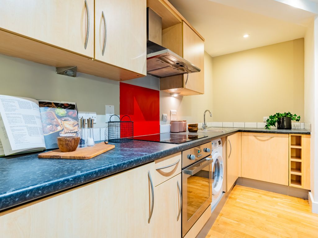 1 bed flat for sale in Flat 32, Hamilton Court, Montague Street, Bristol BS2, £220,000