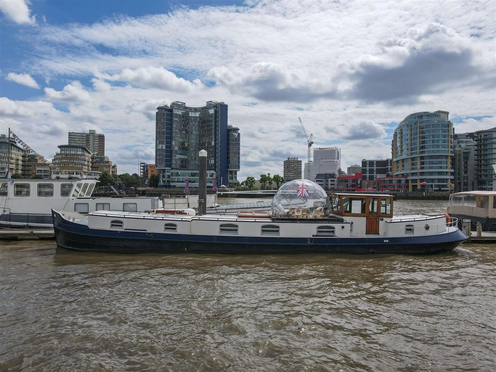 2 bed houseboat for sale in Imperial Wharf, London SE16, £230,000