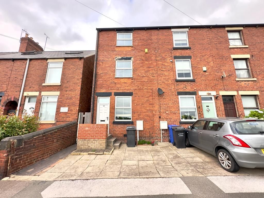 3 bed property for sale in Rose Hill, Chesterfield S40, £130,000
