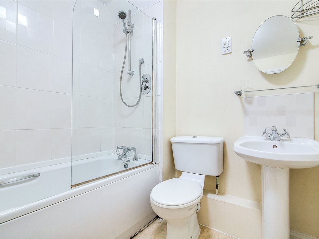 2 bed flat for sale in Londonderry Lane, Smethwick B67, £130,000