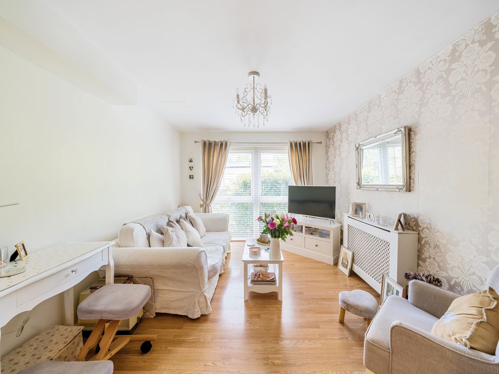 1 bed flat for sale in Turin House, Venice Avenue, Watford WD18, £125,000