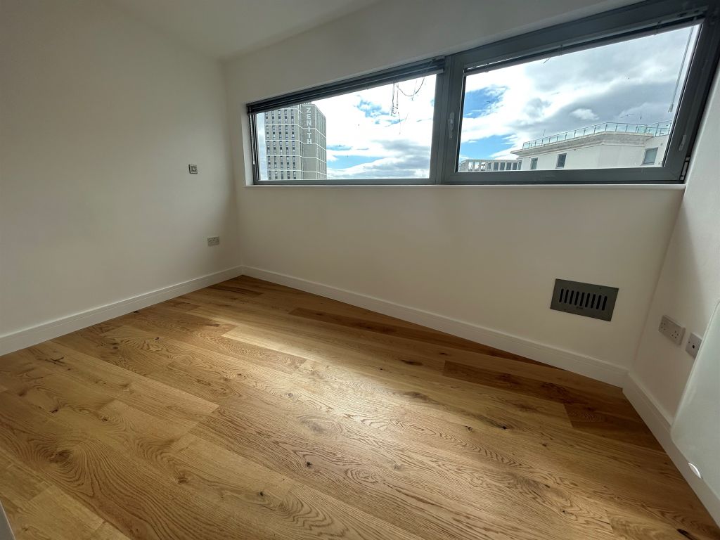 2 bed flat for sale in Bute Terrace, Cardiff CF10, £180,000