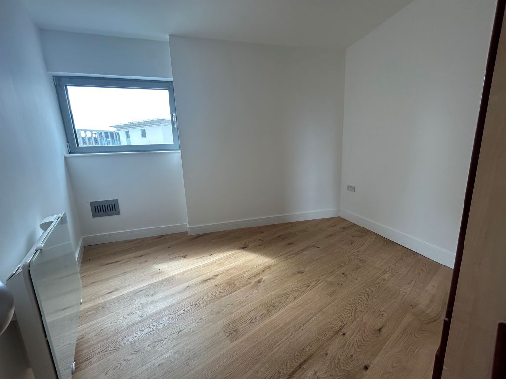 2 bed flat for sale in Bute Terrace, Cardiff CF10, £180,000