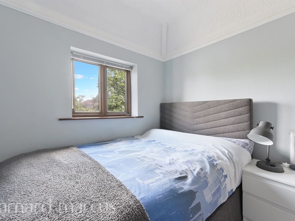 1 bed maisonette for sale in Marston, Epsom KT19, £250,000