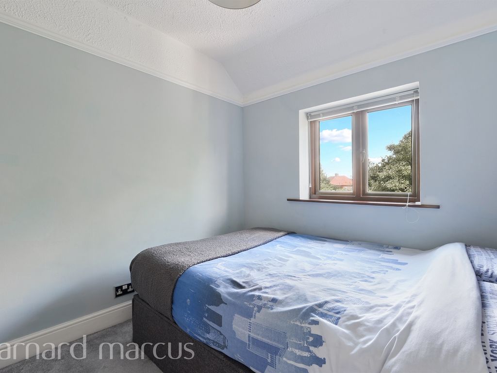 1 bed maisonette for sale in Marston, Epsom KT19, £250,000
