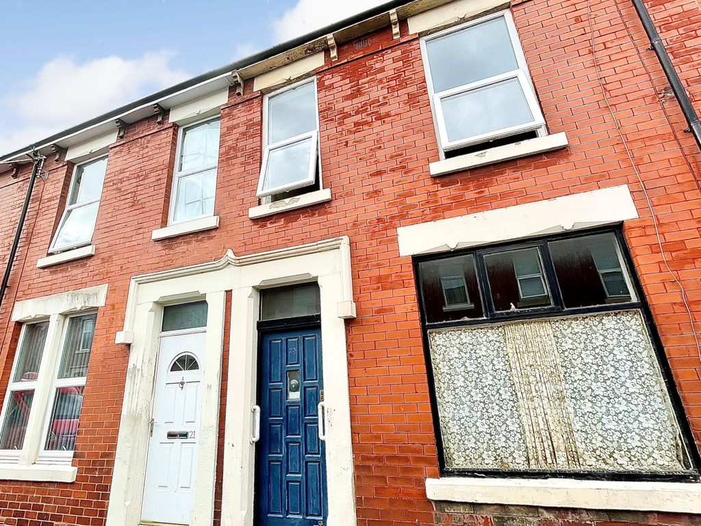 3 bed terraced house for sale in Tomlinson Road, Preston PR2, £100,000