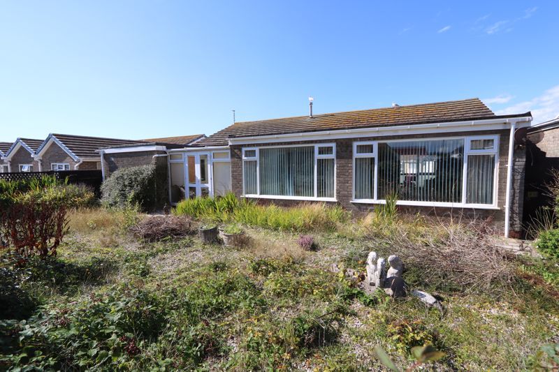 2 bed detached bungalow for sale in Plas Edwards, Tywyn LL36, £215,000