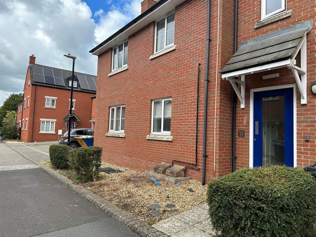1 bed flat for sale in Dowse Road, Devizes SN10, £97,500