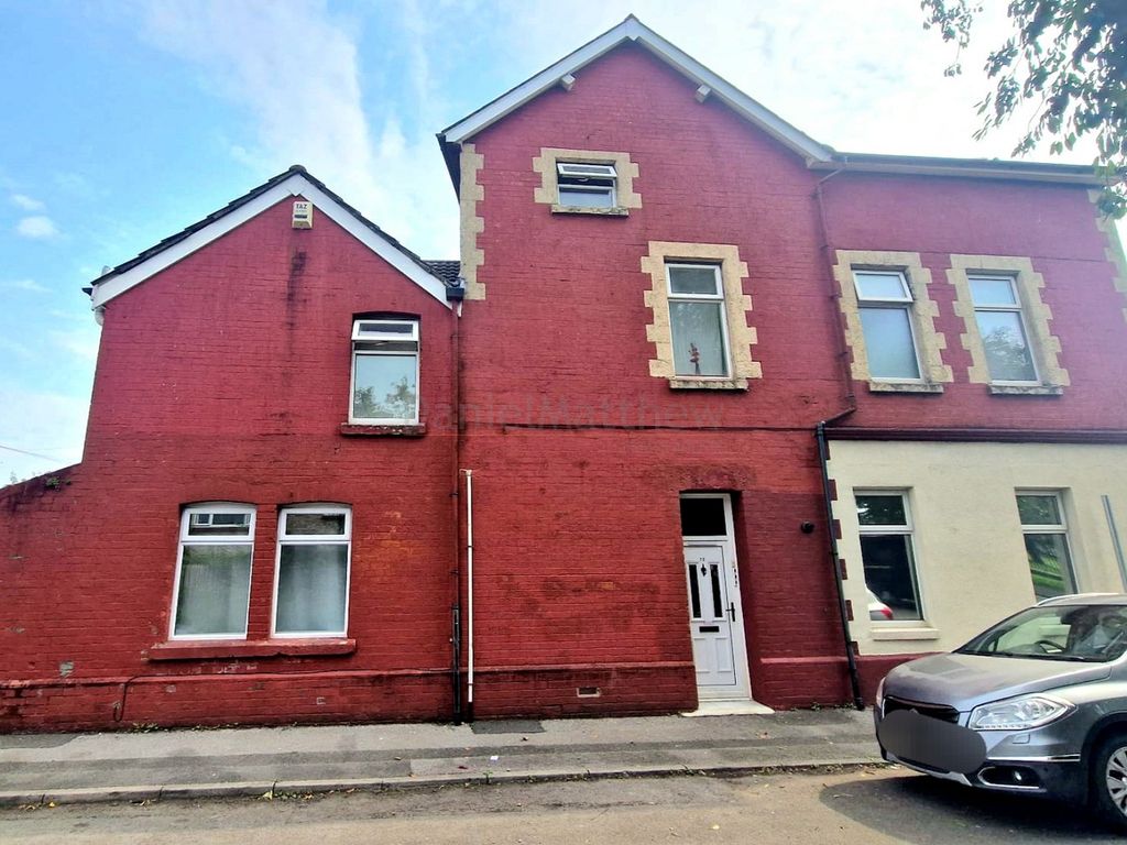 1 bed flat for sale in Cardiff Road, Barry CF63, £95,000