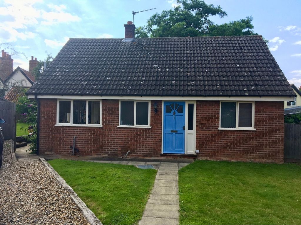 2 bed bungalow for sale in Apple Close, Norwich NR16, £245,000