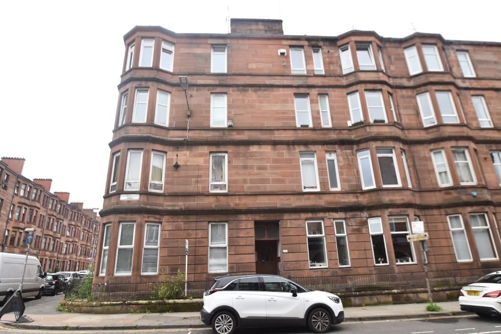 2 bed flat for sale in Cumbernauld Road, Dennistoun, Glasgow G31, £129,000