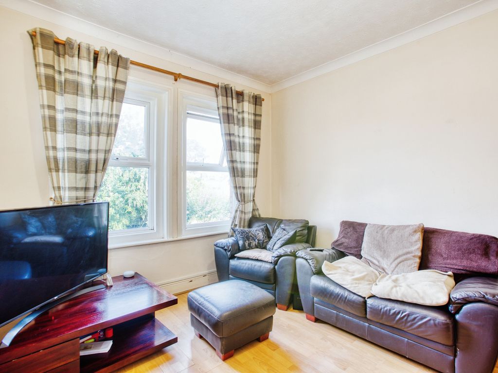 2 bed flat for sale in St. Michaels Avenue, Yeovil BA21, £275,000