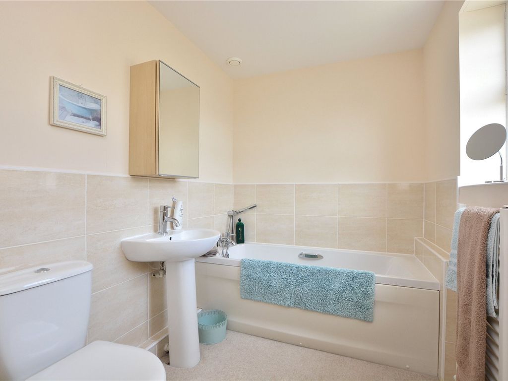 2 bed flat for sale in Burnstall Crescent, Menston, Ilkley, West Yorkshire LS29, £200,000