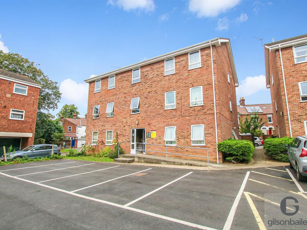 2 bed flat for sale in Howard Mews, Norwich NR3, £160,000