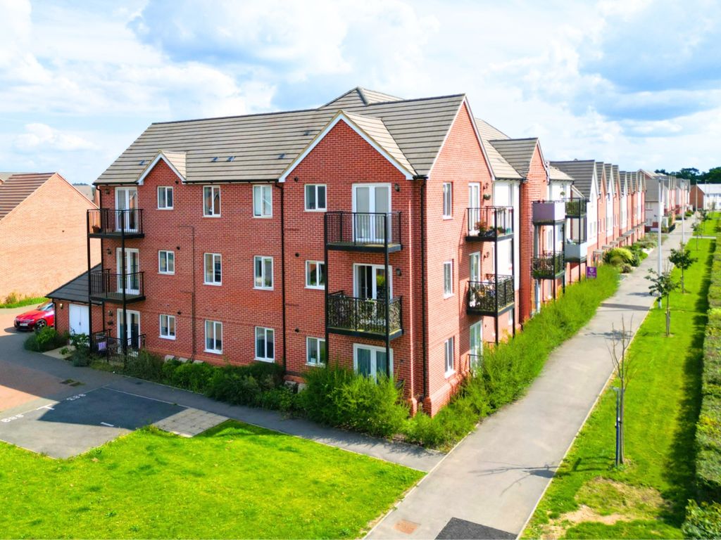 1 bed flat for sale in Bolton Drive, Shinfield, Reading, Berkshire RG2, £220,000