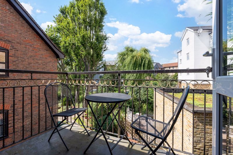 2 bed flat for sale in Clarendon Mews, Bexley DA5, £250,000