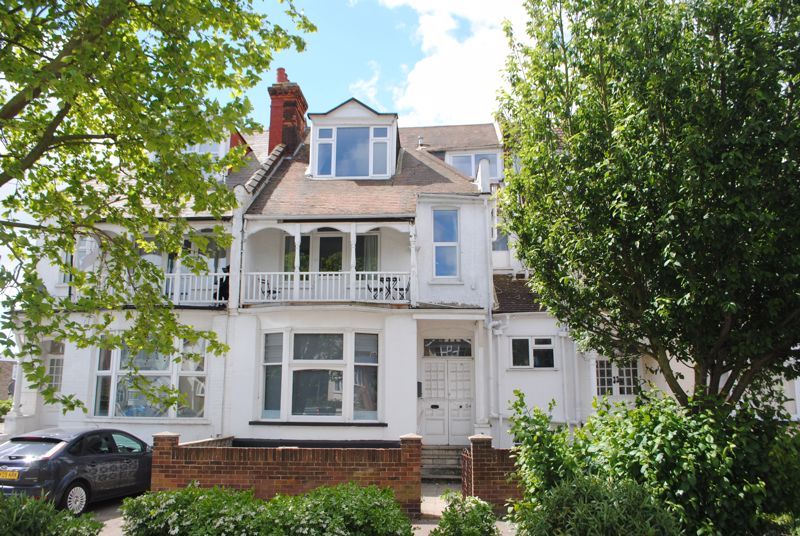 2 bed flat for sale in Station Road, Westcliff-On-Sea SS0, £199,995