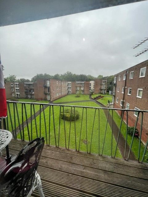 1 bed flat for sale in Hill View Court, Bolton BL1, £70,000