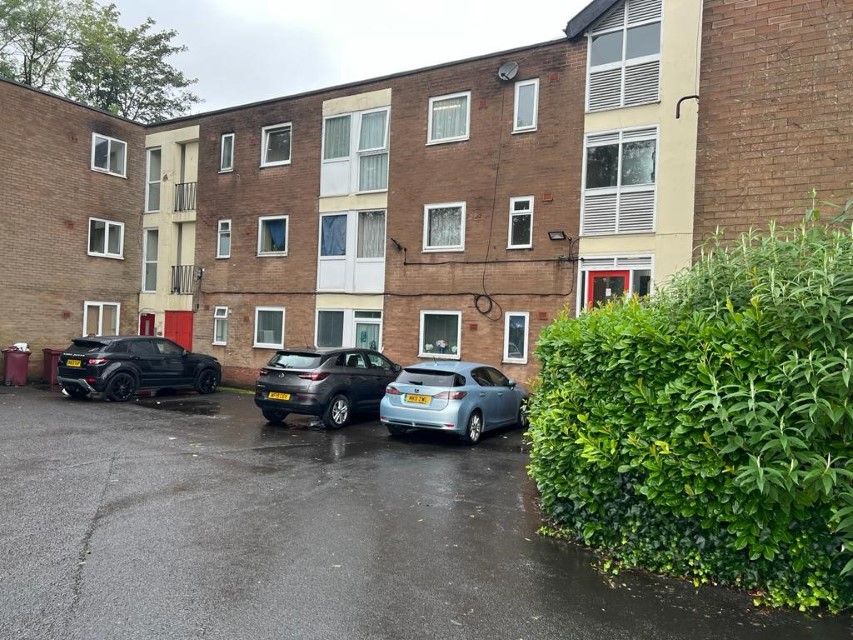 1 bed flat for sale in Hill View Court, Bolton BL1, £70,000