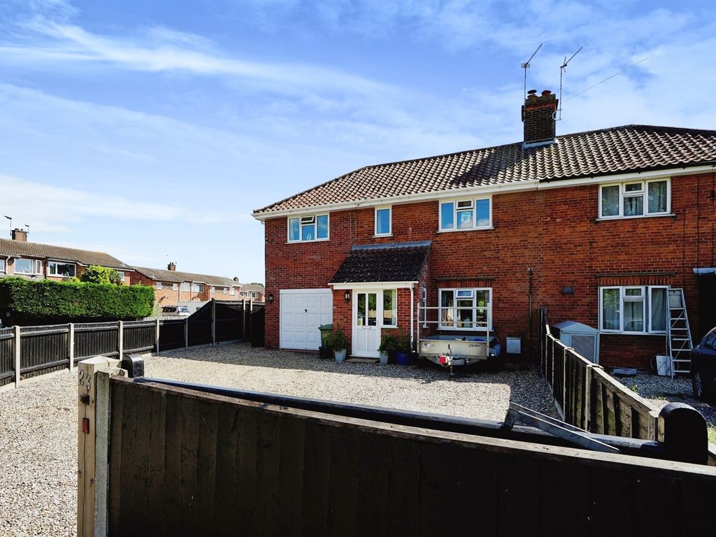 3 bed detached house for sale in Station Road, Lingwood, Norwich NR13, £315,000