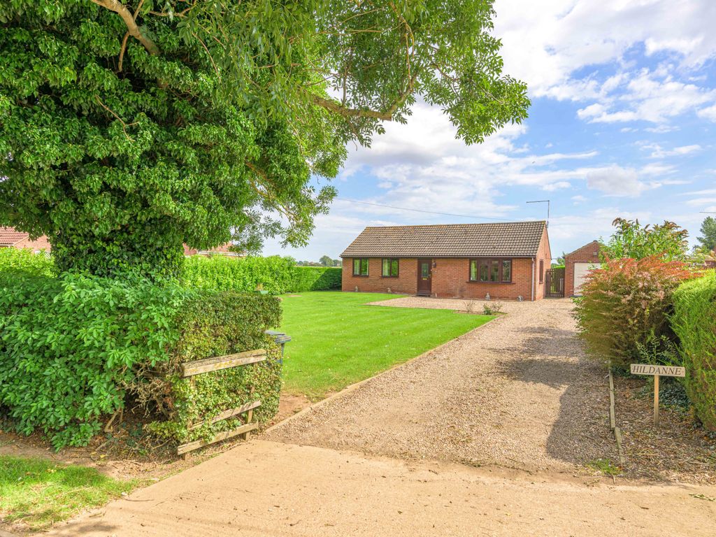 3 bed detached bungalow for sale in Church Road, Friskney PE22, £220,000