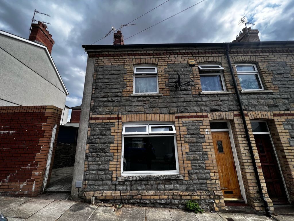 3 bed terraced house for sale in Holmes Street, Barry CF63, £130,000