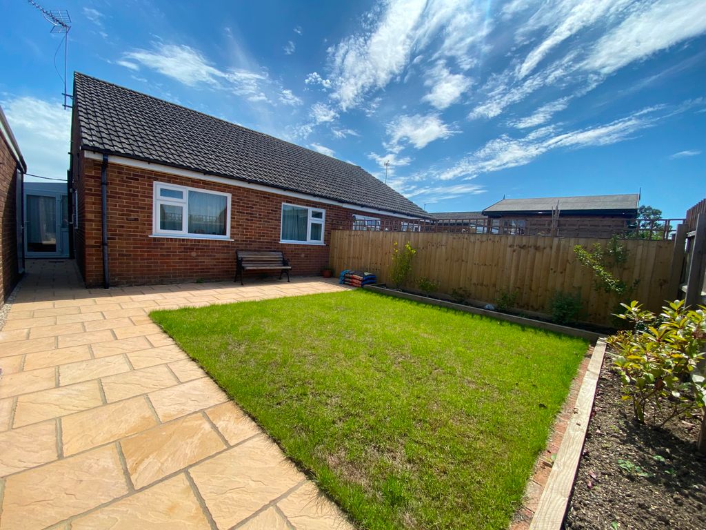 2 bed bungalow for sale in Wiltshire Close, Gillingham SP8, £230,000